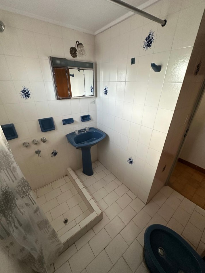   CASA CHALET  EN VENTA EN ZONA CENTRO VILLA GESELL
