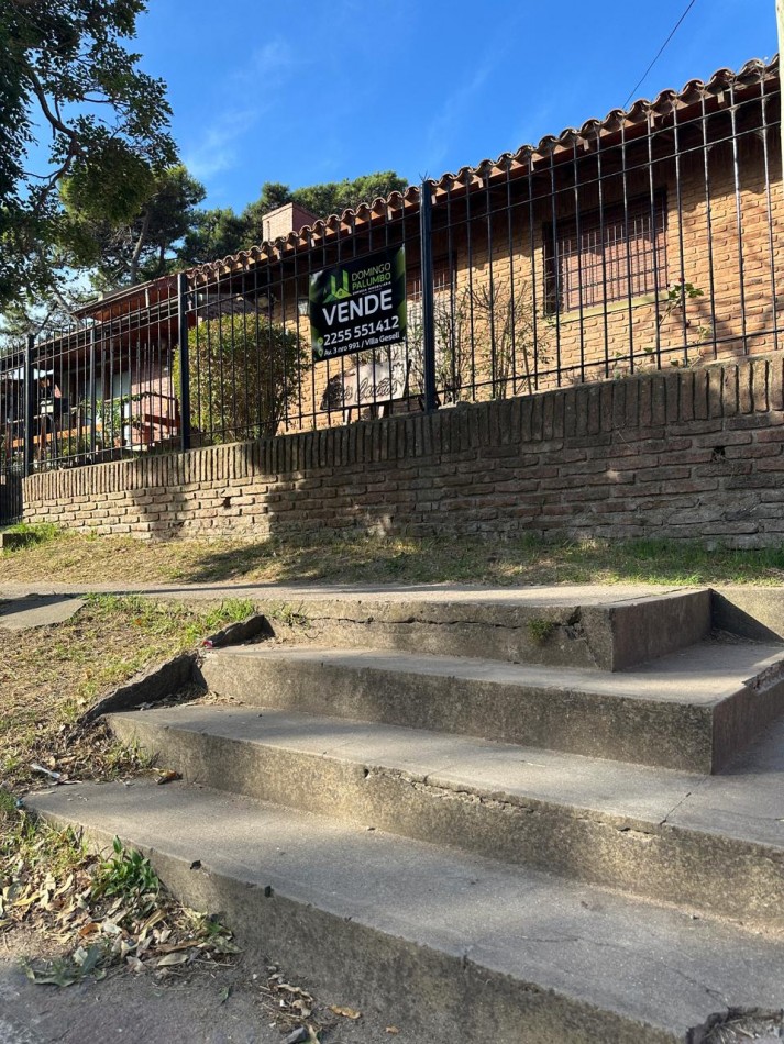   CASA CHALET  EN VENTA EN ZONA CENTRO VILLA GESELL