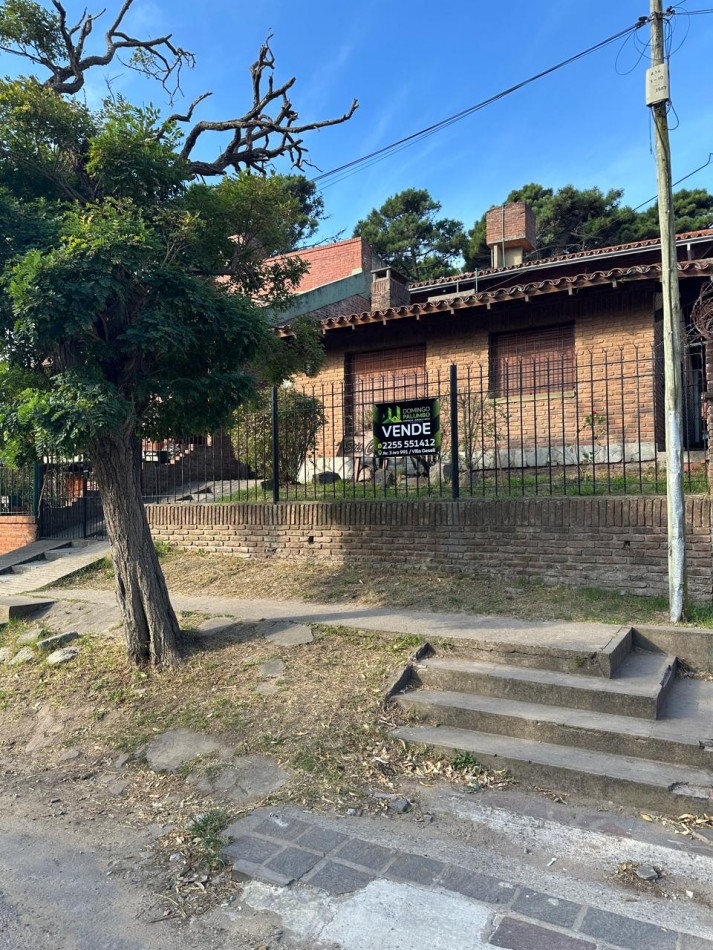   CASA CHALET  EN VENTA EN ZONA CENTRO VILLA GESELL