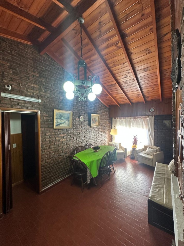   CASA CHALET  EN VENTA EN ZONA CENTRO VILLA GESELL