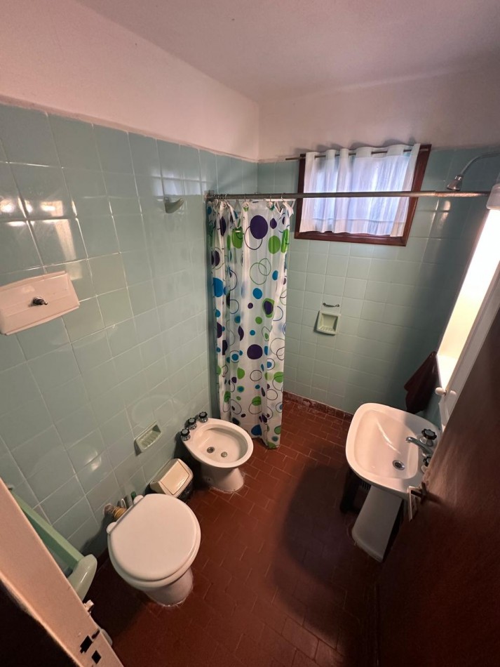   CASA CHALET  EN VENTA EN ZONA CENTRO VILLA GESELL