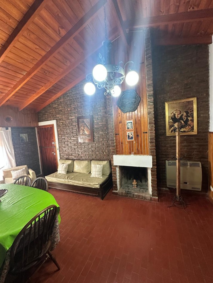  CASA CHALET  EN VENTA EN ZONA CENTRO VILLA GESELL