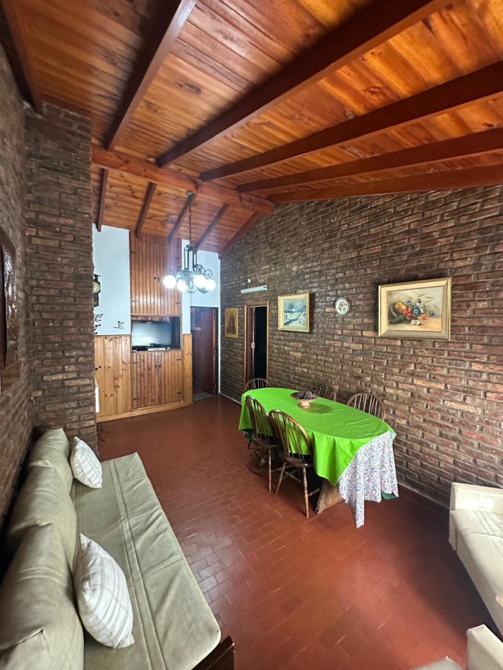   CASA CHALET  EN VENTA EN ZONA CENTRO VILLA GESELL