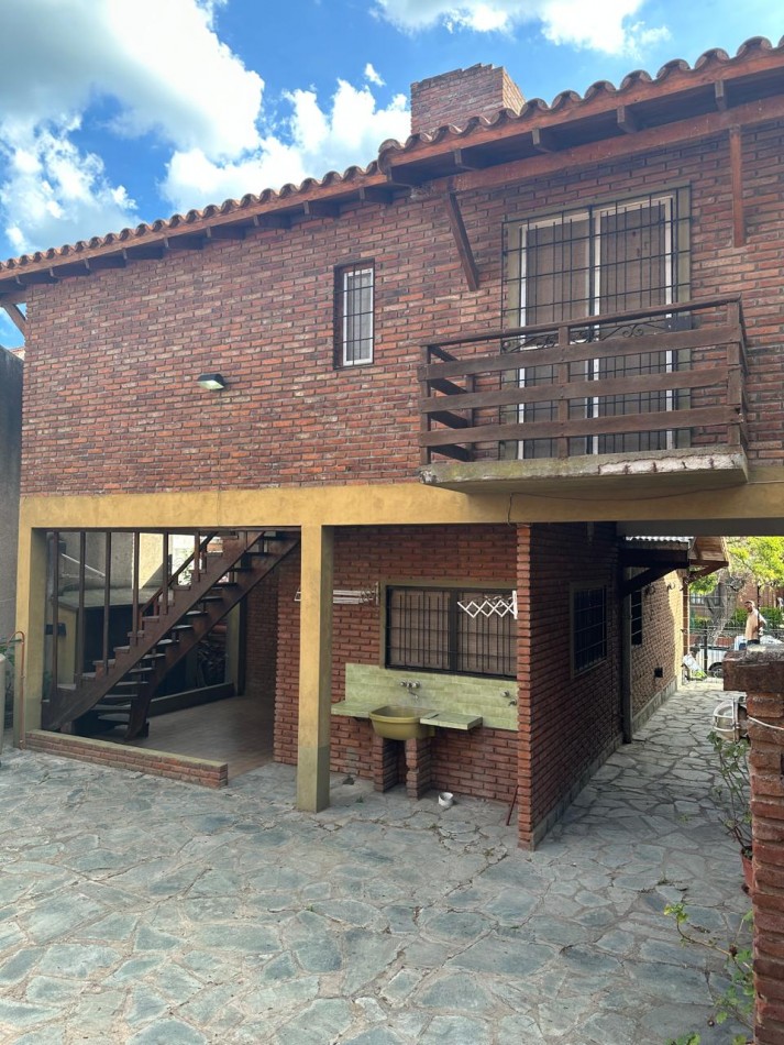   CASA CHALET  EN VENTA EN ZONA CENTRO VILLA GESELL