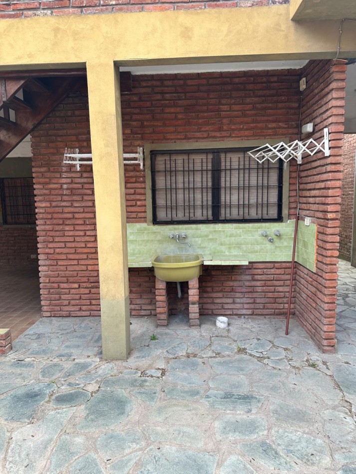   CASA CHALET  EN VENTA EN ZONA CENTRO VILLA GESELL