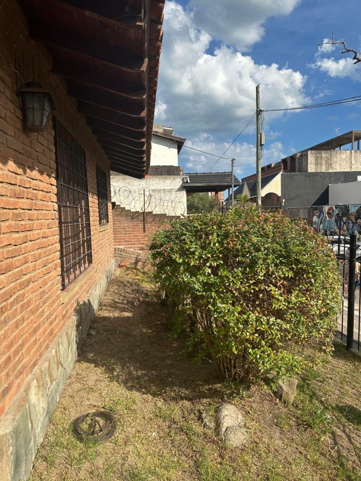   CASA CHALET  EN VENTA EN ZONA CENTRO VILLA GESELL