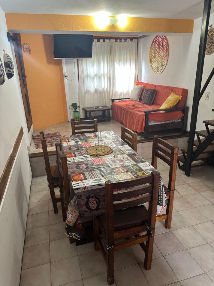  CASA  4  AMBIENTES A 100 MTS DEL MAR Y EN PLENO CENTRO!!