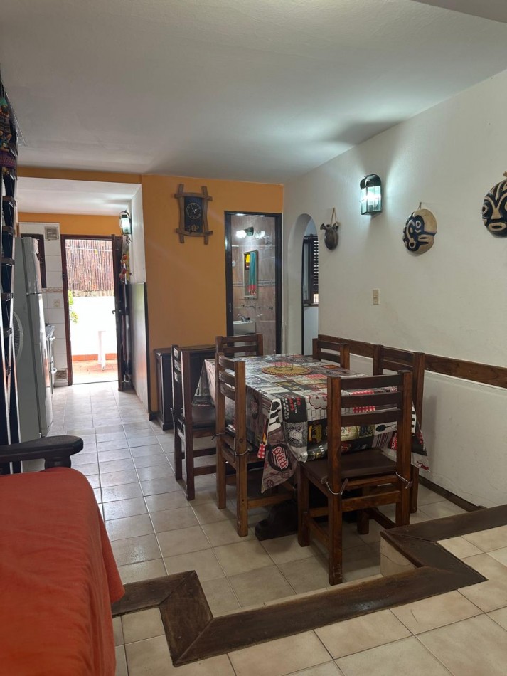  CASA  4  AMBIENTES A 100 MTS DEL MAR Y EN PLENO CENTRO!!