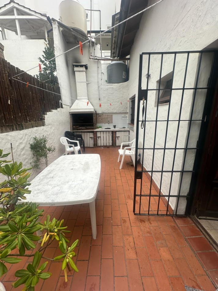  CASA  4  AMBIENTES A 100 MTS DEL MAR Y EN PLENO CENTRO!!