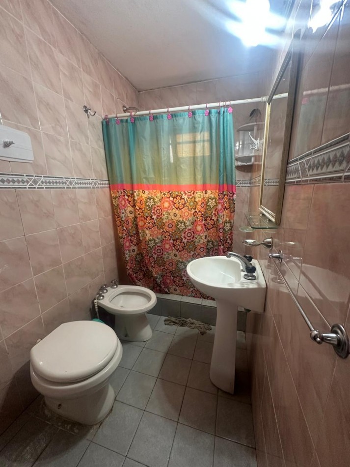  CASA  4  AMBIENTES A 100 MTS DEL MAR Y EN PLENO CENTRO!!