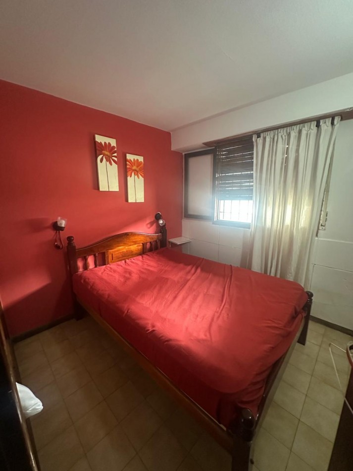  CASA  4  AMBIENTES A 100 MTS DEL MAR Y EN PLENO CENTRO!!