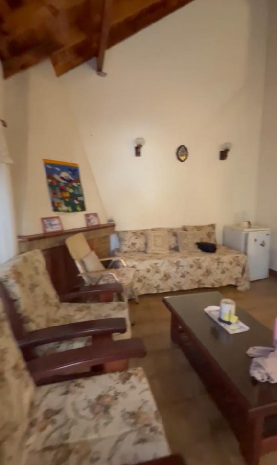 CASA 5 AMBIENTES , A 4 CUADRAS DEL MAR . 