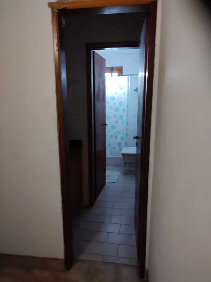 CASA 5 AMBIENTES , A 4 CUADRAS DEL MAR . 