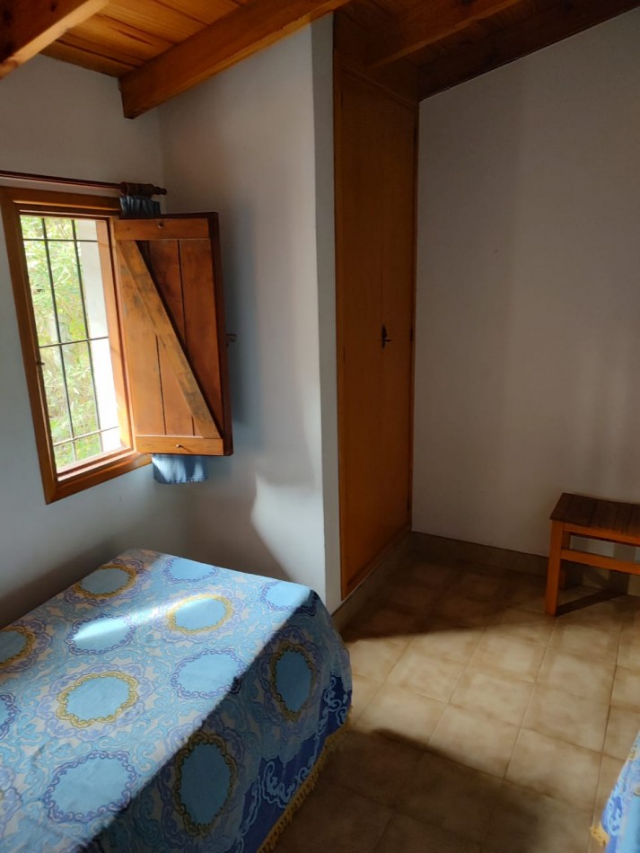 CASA 5 AMBIENTES , A 4 CUADRAS DEL MAR . 