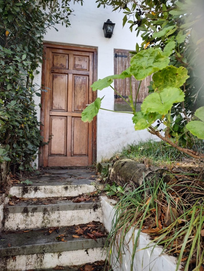 CASA 5 AMBIENTES , A 4 CUADRAS DEL MAR . 