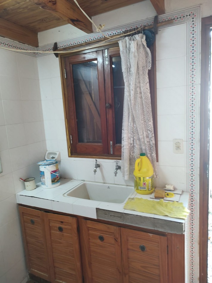 CASA 5 AMBIENTES , A 4 CUADRAS DEL MAR . 