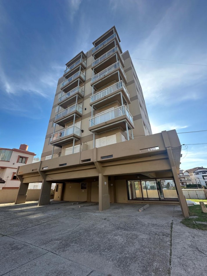 DEPARTAMENTO 2 AMBIENTES CON COCHERA  FRENTE AL MAR ZONA CENTRO