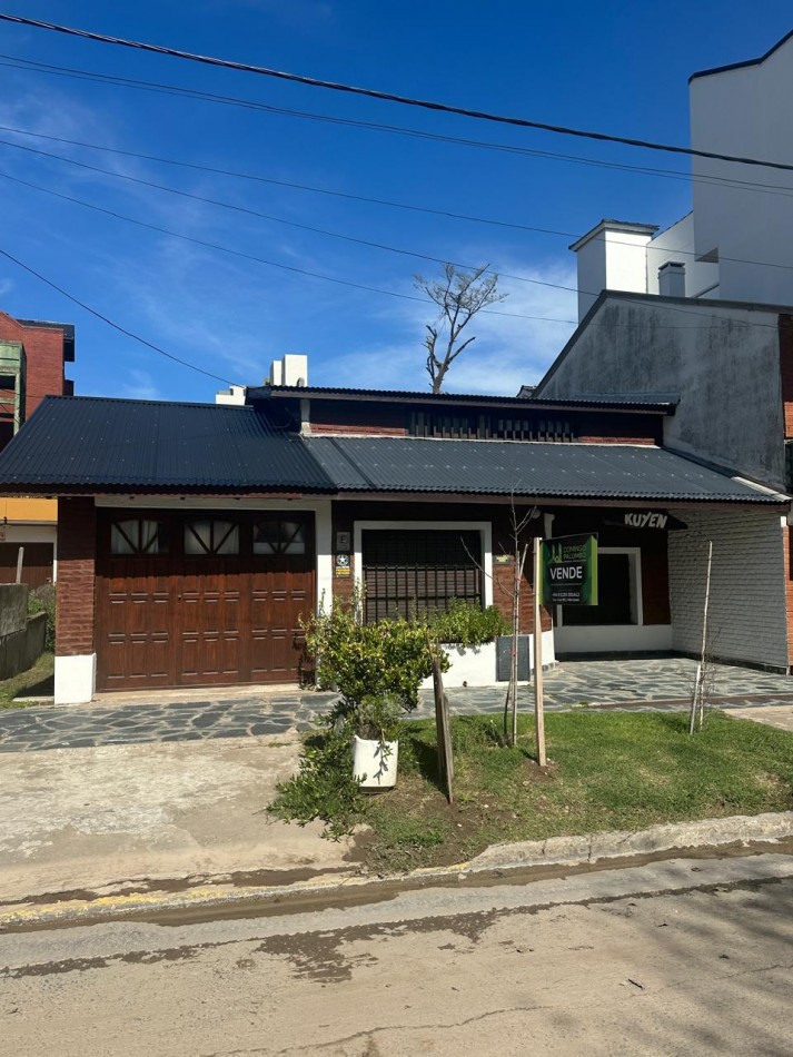  CASA  4  AMBIENTES A 100 MTS DEL MAR Y EN PLENO CENTRO!!