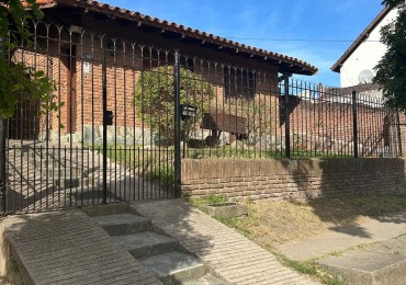   CASA CHALET  EN VENTA EN ZONA CENTRO VILLA GESELL