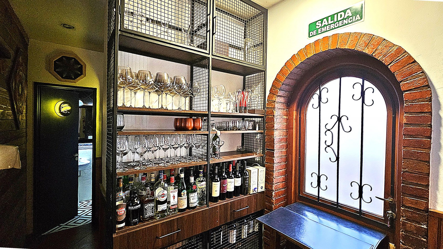 ***RESERVADO*** VENTA DE FONDO DE COMERCIO - LOCAL GASTRONOMICO - SOBRE CALLE MITRE - BARILOCHE -
