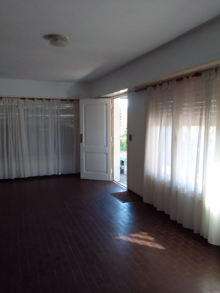CASA EN VENTA A 100 METROS DEL MAR 