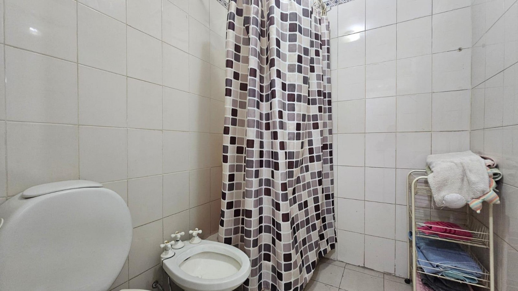 DEPARTAMENTO 3 AMBIENTES CON BALCON Y PATIO FRENTE AL ALDREY