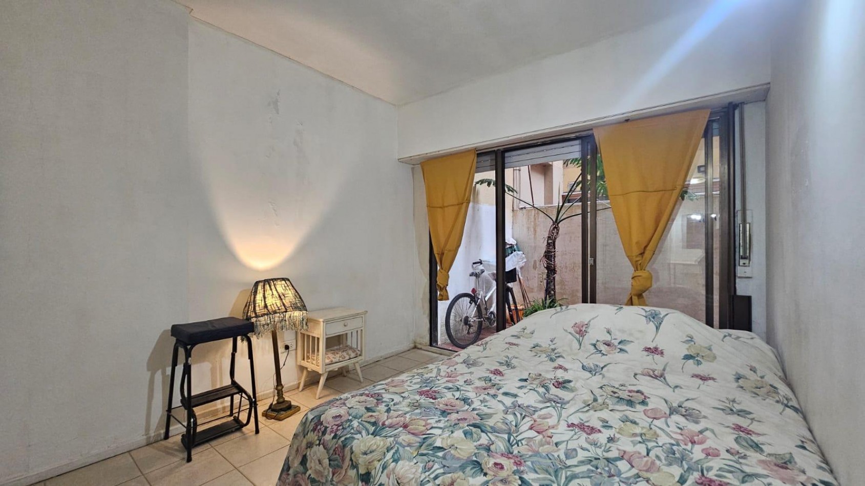 DEPARTAMENTO 3 AMBIENTES CON BALCON Y PATIO FRENTE AL ALDREY