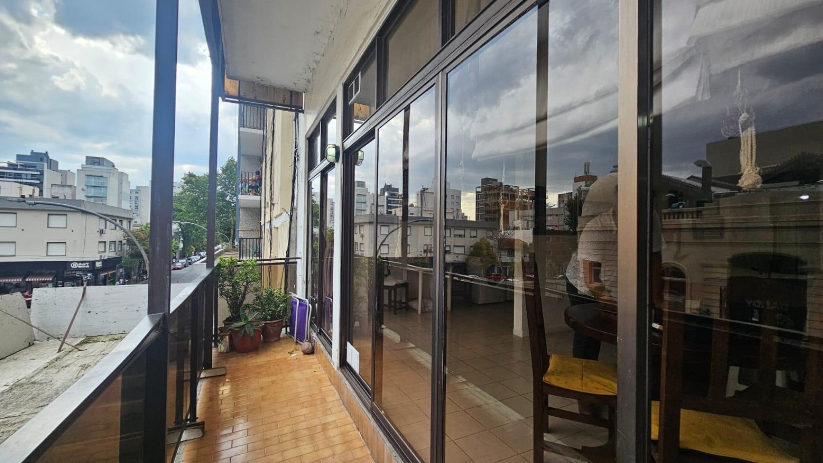 DEPARTAMENTO 3 AMBIENTES CON BALCON Y PATIO FRENTE AL ALDREY