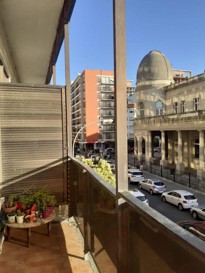 DEPARTAMENTO 3 AMBIENTES CON BALCON Y PATIO FRENTE AL ALDREY