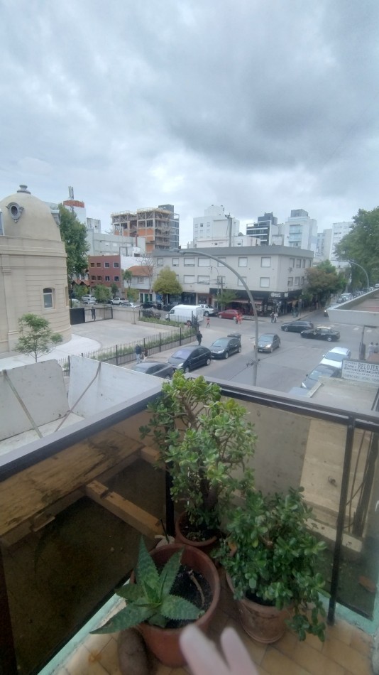 DEPARTAMENTO 3 AMBIENTES CON BALCON Y PATIO FRENTE AL ALDREY