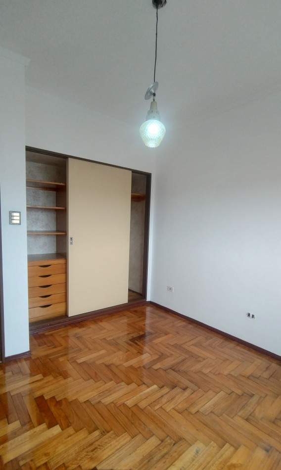 DEPARTAMENTO 4 AMBIENTES A LA CALLE 