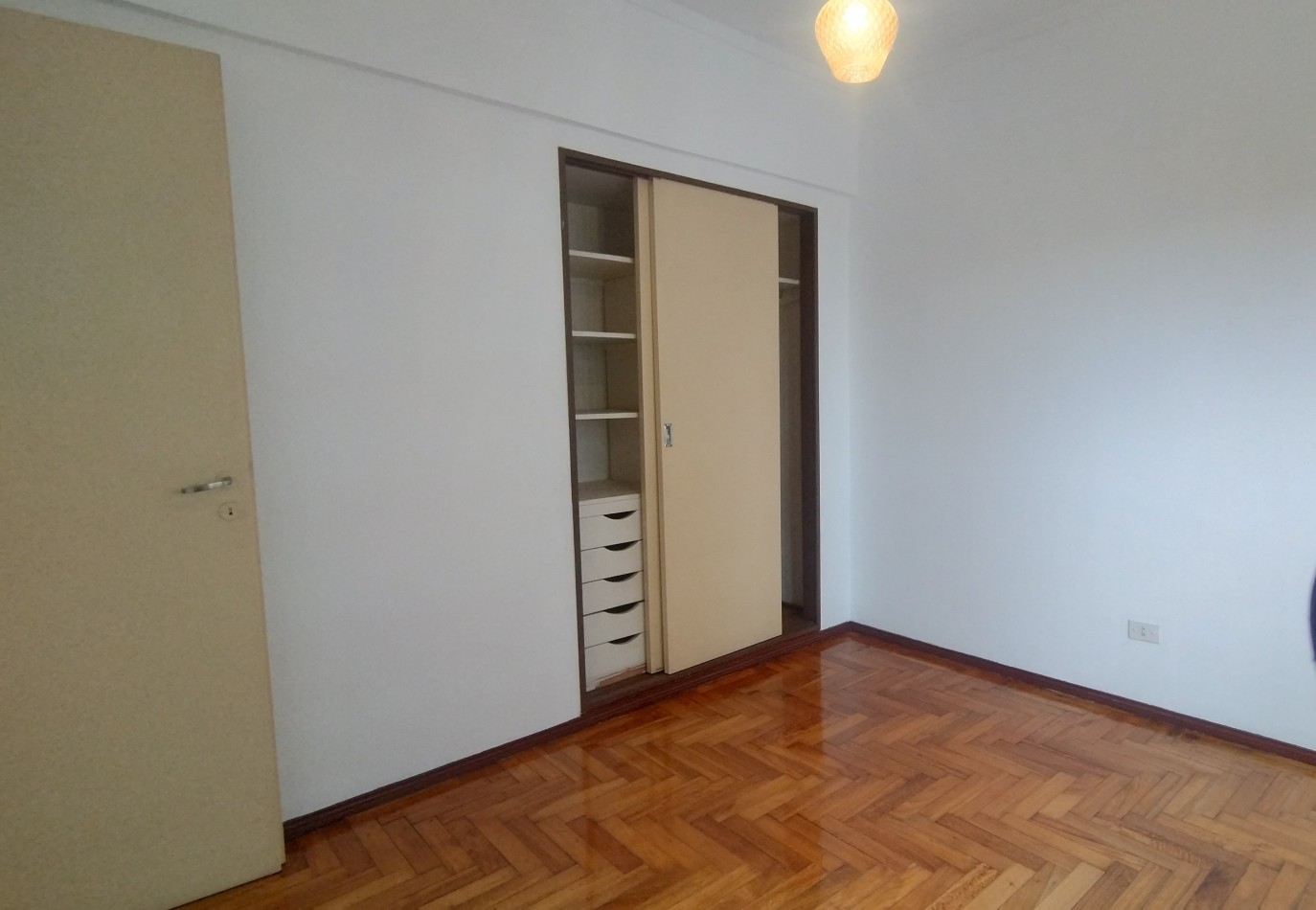DEPARTAMENTO 4 AMBIENTES A LA CALLE 