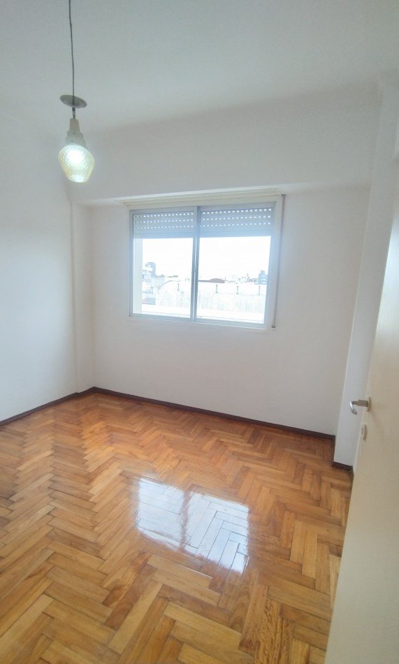 DEPARTAMENTO 4 AMBIENTES A LA CALLE 