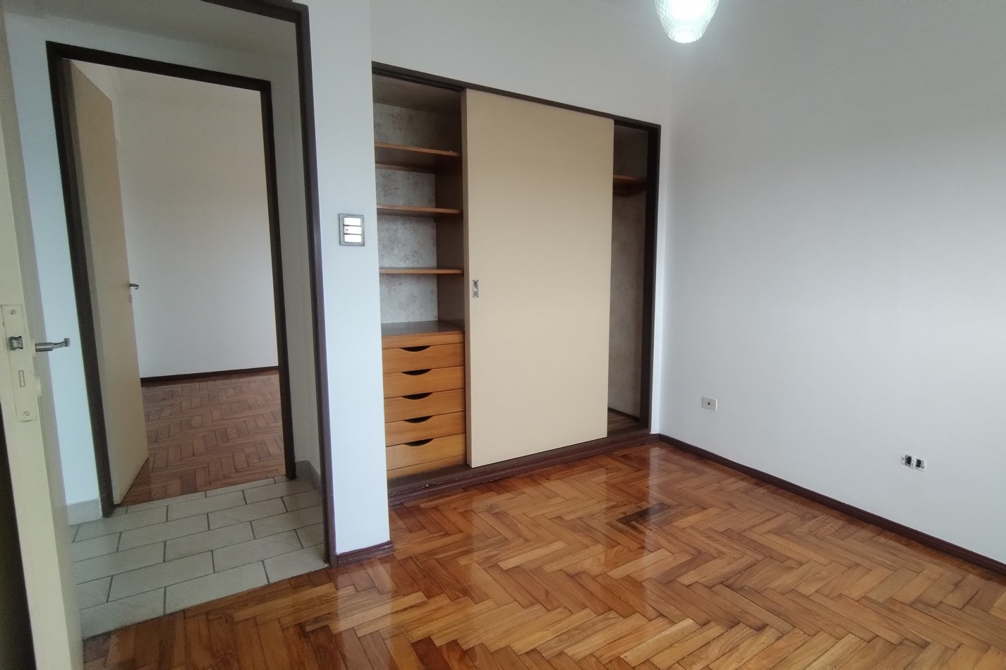 DEPARTAMENTO 4 AMBIENTES A LA CALLE 