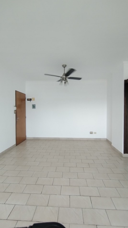 DEPARTAMENTO 4 AMBIENTES A LA CALLE 