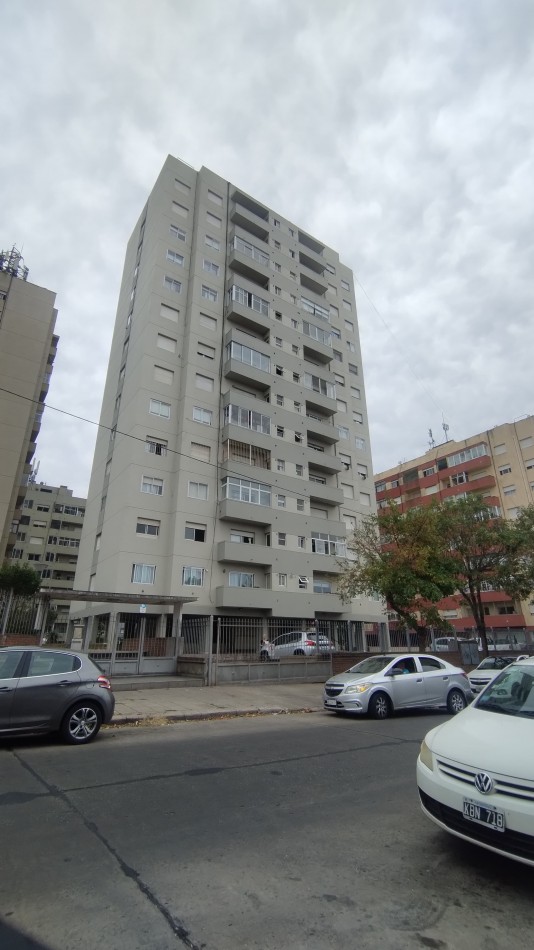 DEPARTAMENTO 4 AMBIENTES A LA CALLE 