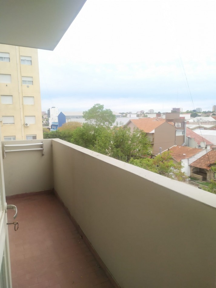 DEPARTAMENTO 4 AMBIENTES A LA CALLE 
