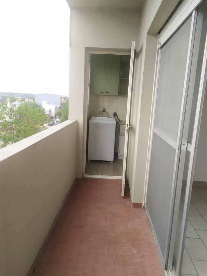 DEPARTAMENTO 4 AMBIENTES A LA CALLE 