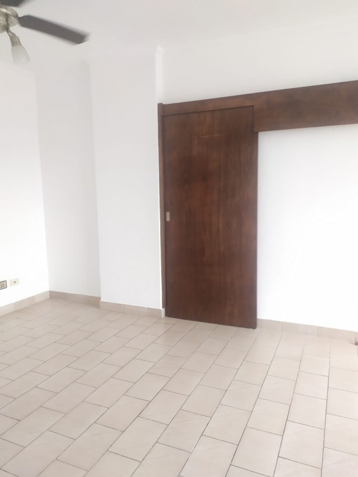 DEPARTAMENTO 4 AMBIENTES A LA CALLE 