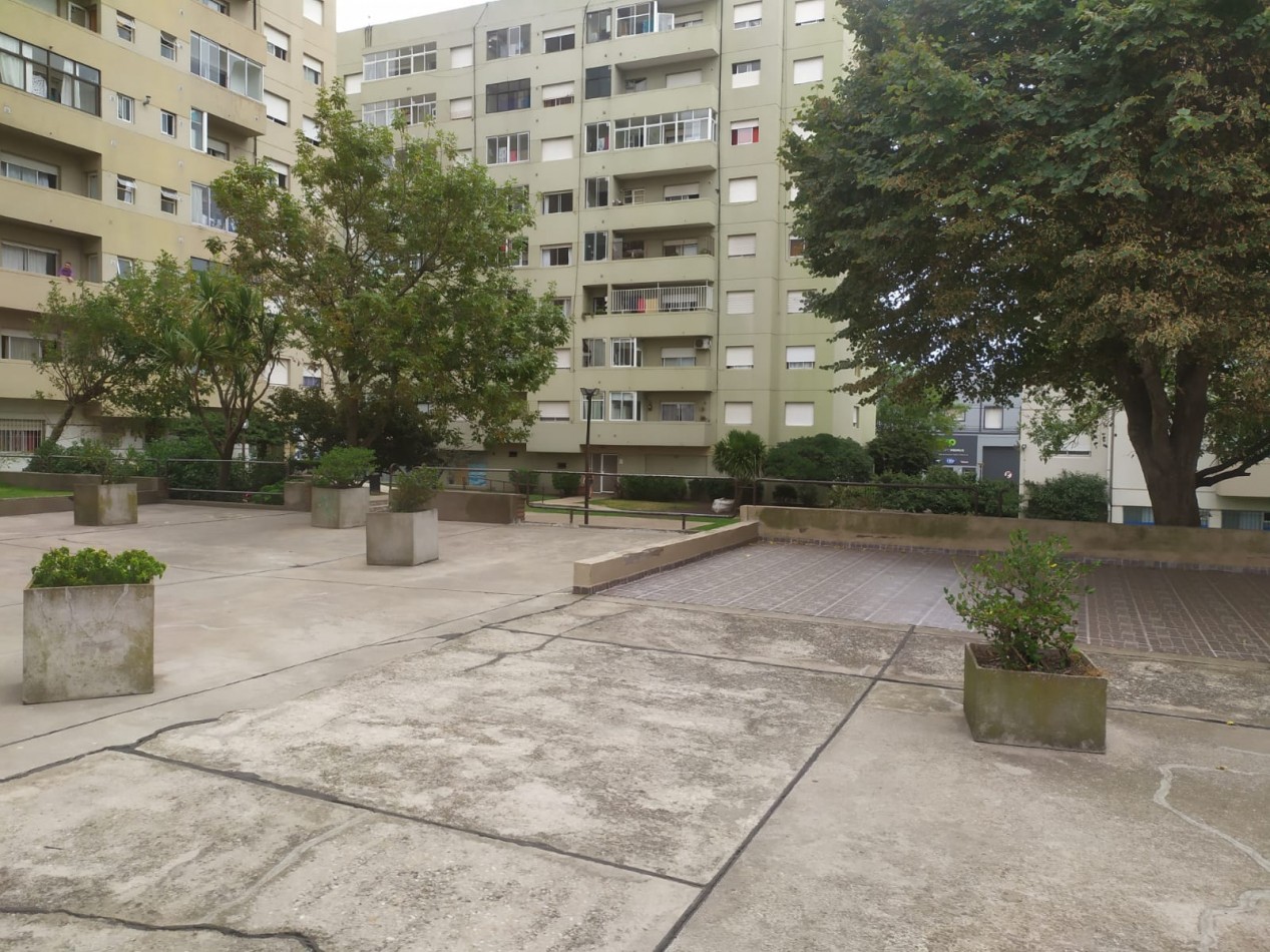 DEPARTAMENTO 4 AMBIENTES A LA CALLE 
