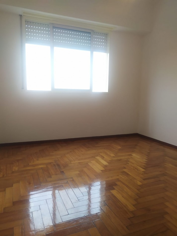 DEPARTAMENTO 4 AMBIENTES A LA CALLE 