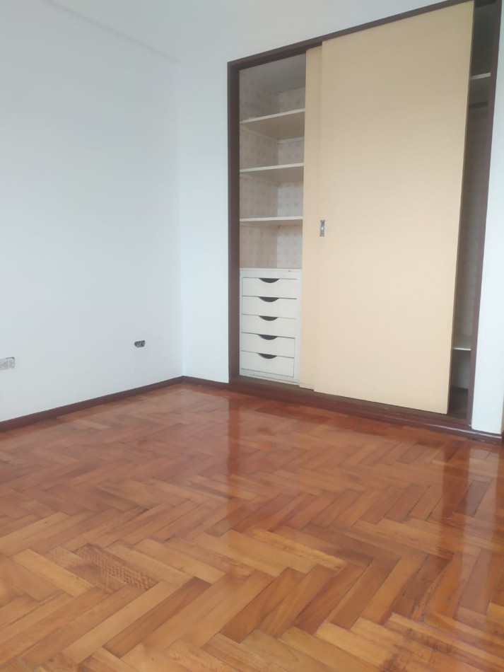 DEPARTAMENTO 4 AMBIENTES A LA CALLE 
