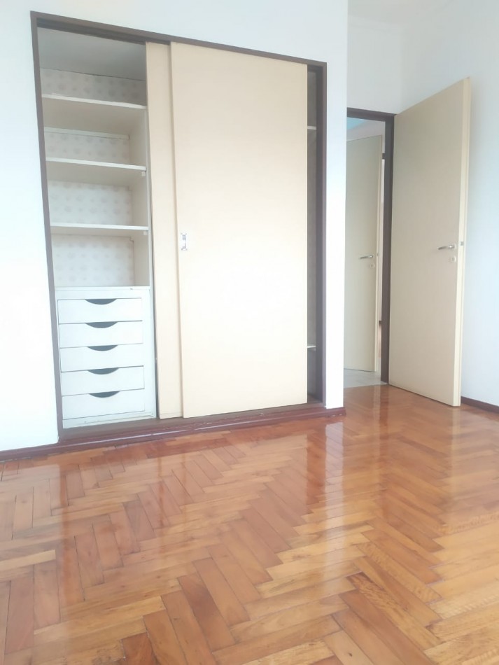 DEPARTAMENTO 4 AMBIENTES A LA CALLE 