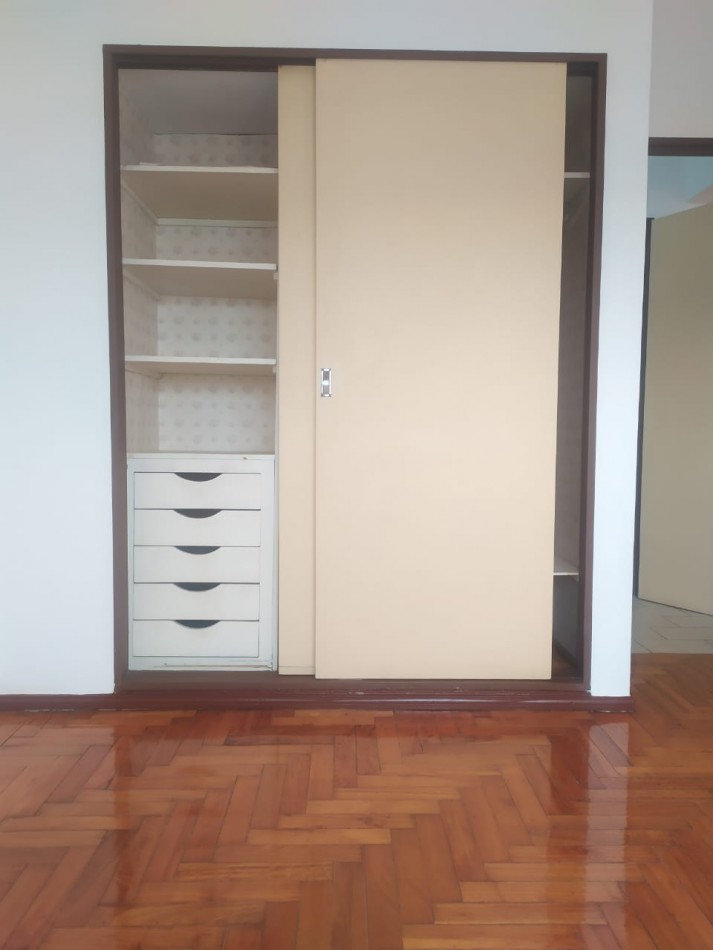 DEPARTAMENTO 4 AMBIENTES A LA CALLE 