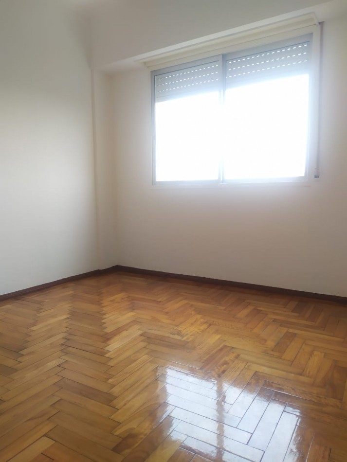 DEPARTAMENTO 4 AMBIENTES A LA CALLE 