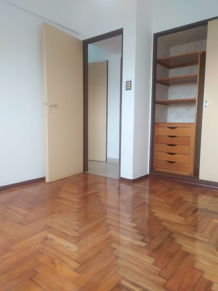 DEPARTAMENTO 4 AMBIENTES A LA CALLE 