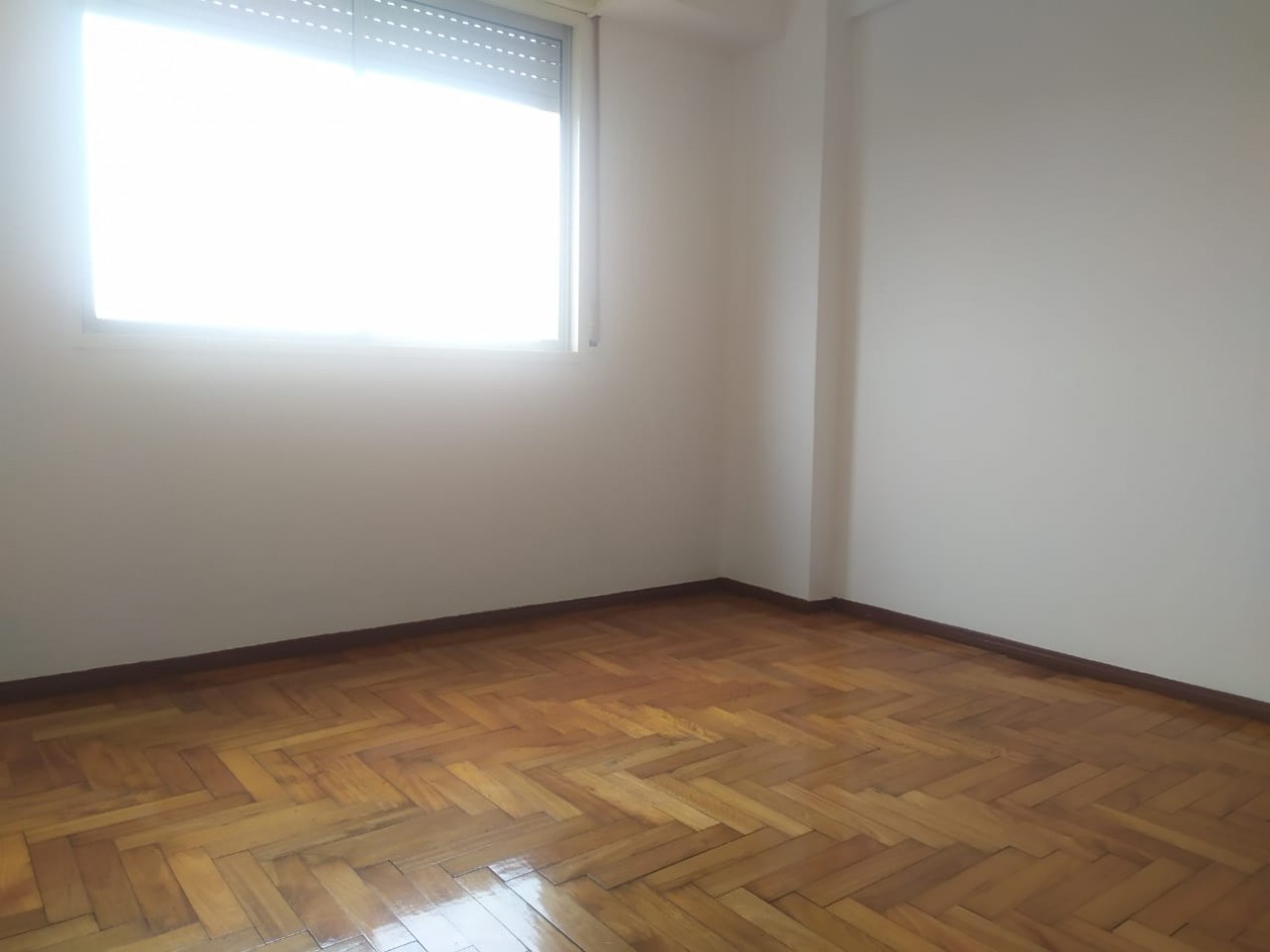 DEPARTAMENTO 4 AMBIENTES A LA CALLE 