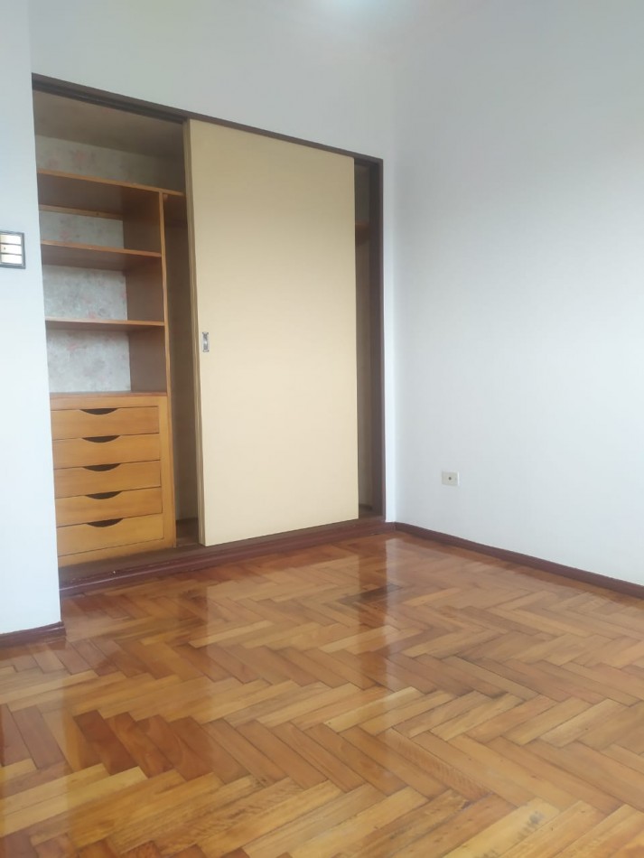 DEPARTAMENTO 4 AMBIENTES A LA CALLE 