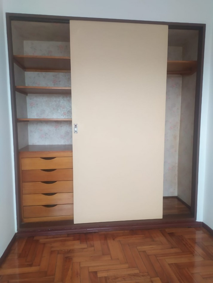 DEPARTAMENTO 4 AMBIENTES A LA CALLE 