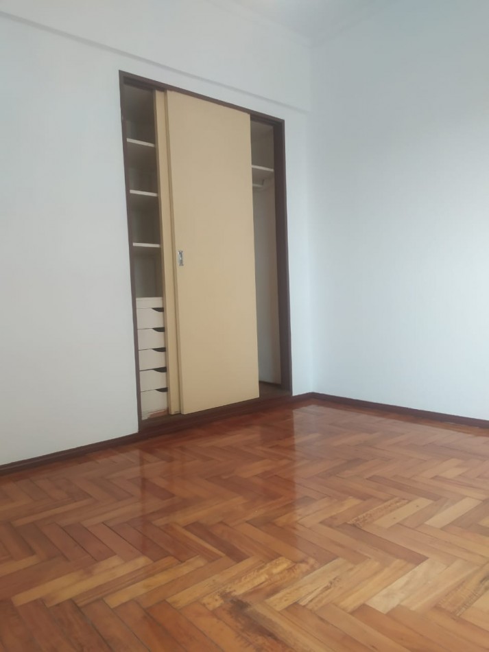 DEPARTAMENTO 4 AMBIENTES A LA CALLE 